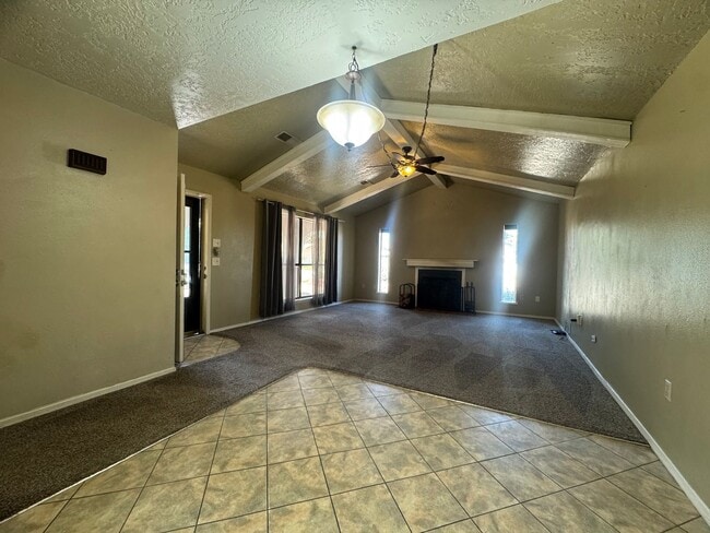 Building Photo - 836 Agate Rd
