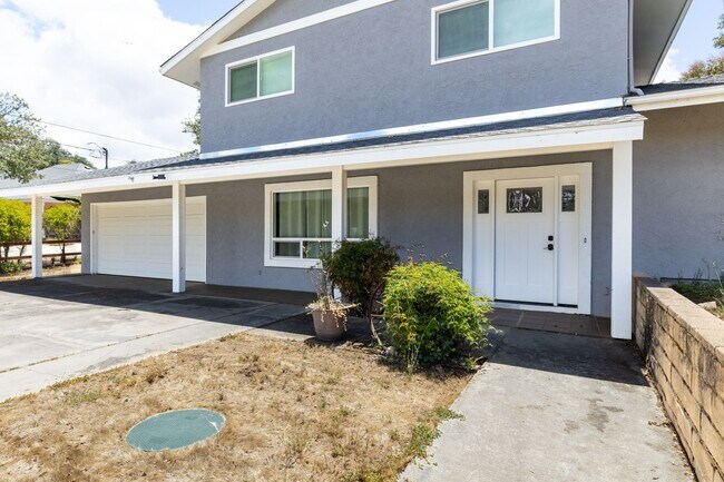 Building Photo - Beautiful 3B/3B Westside Atascadero