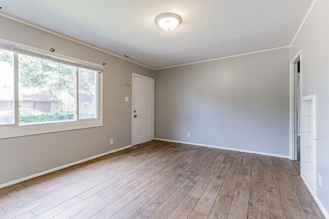 Foto del edificio - 2 Bedroom 1 Bathroom home located in Champ...