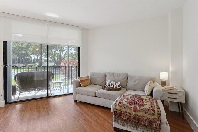 Photo - 3101 N Country Club Dr Apartment