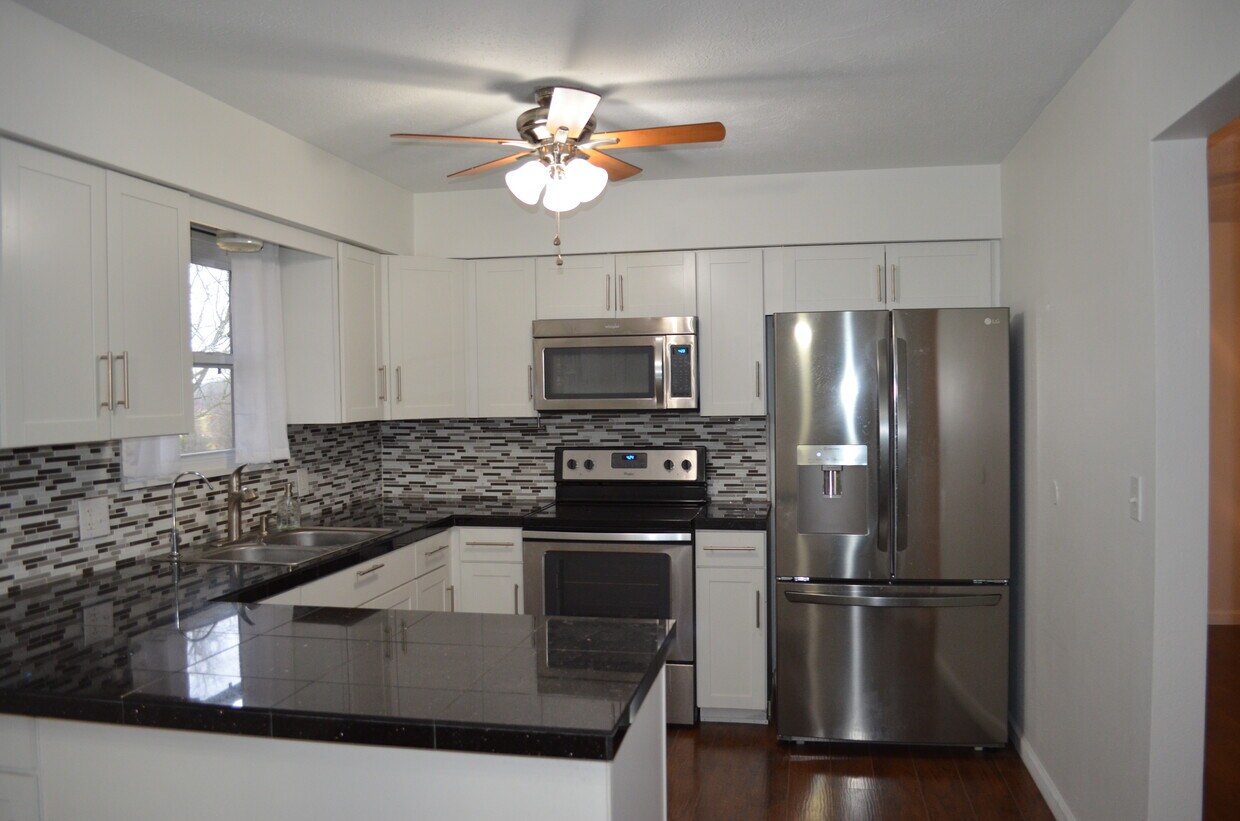 2460 S Farm Rd 237, Rogersville, MO 65742 House Rental in Rogersville