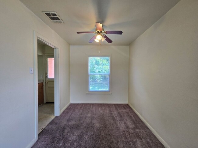 Building Photo - AVAILABLE NOW!