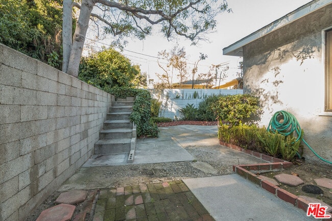 Building Photo - 11940 Woodbine St