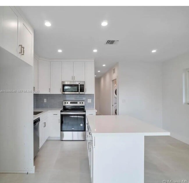 Foto del edificio - 6329 SW 23rd St