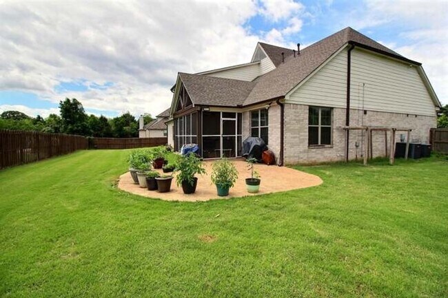 Building Photo - Spacious 5BR House in Collierville