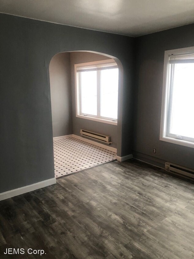 1527 Exchange St, Astoria, OR 97103 Room for Rent in Astoria, OR