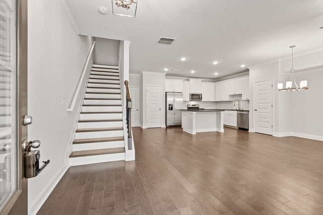 Building Photo - Fabulous 3 Bedroom Townhome in Peachtree Corners!