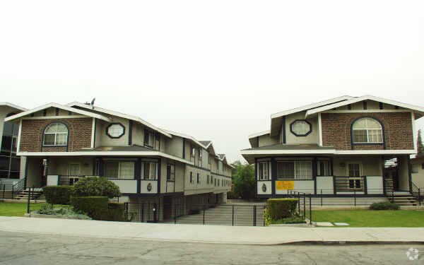 Foto del edificio - 361-363 S Arroyo Dr