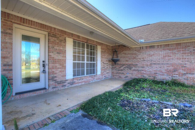 Building Photo - 200 Hawthorne Cir