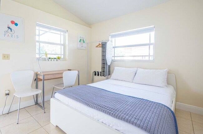 Foto del edificio - 2402 SW 128th Ave