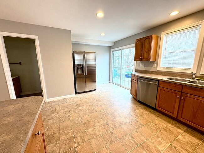 Building Photo - 46 Lake St