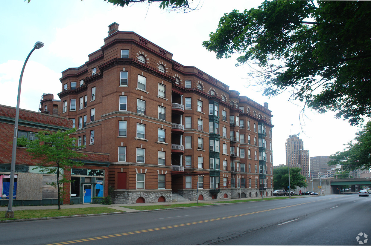 Containing 166-Units - Snowdon Apartments