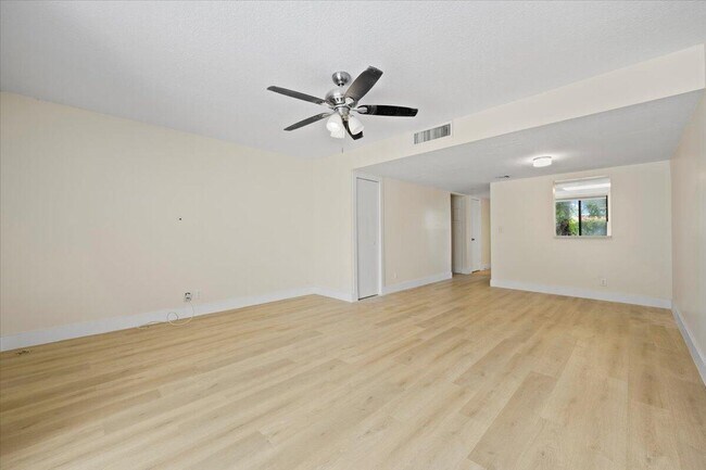 Foto del edificio - 3666 Pinehurst Dr