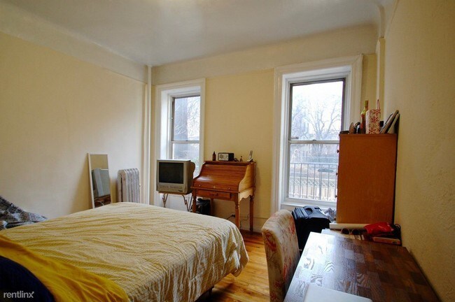 Building Photo - 20 W 120th St