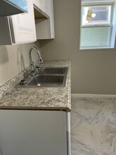 Building Photo - 1034 Chelton Ave