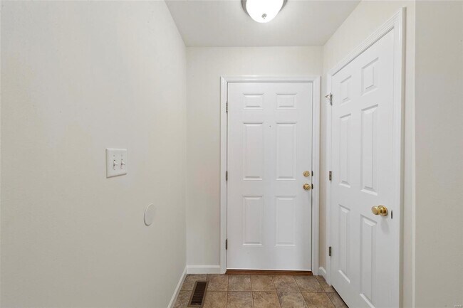 Building Photo - 334 Wild Oak Dr