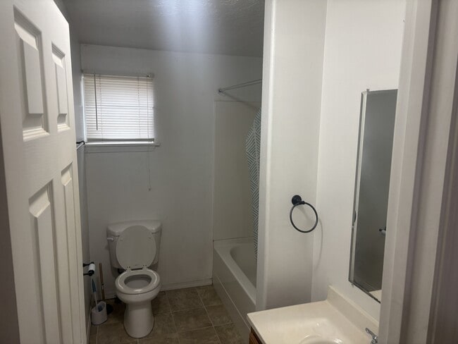 Foto del edificio - 1166 SE Hamilton Rd