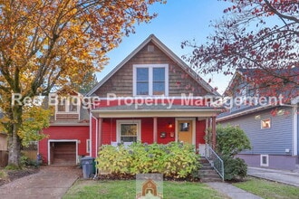 Building Photo - 1422 SE Marion St