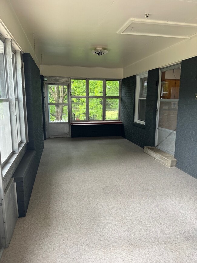 Building Photo - 2613 Southridge Dr