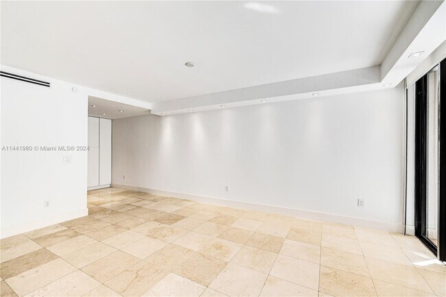 Building Photo - 10175 Collins Ave