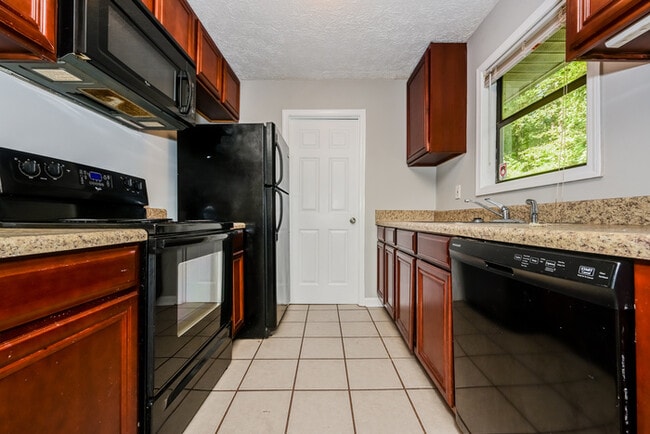 Foto del edificio - 999 Fairview Rd