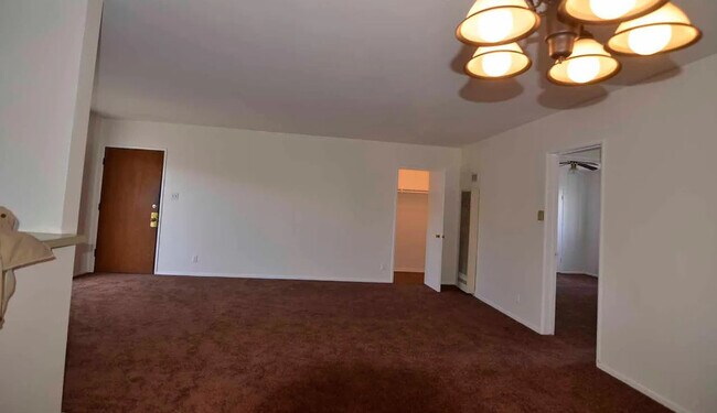 Building Photo - 3930 Roxanne Ave