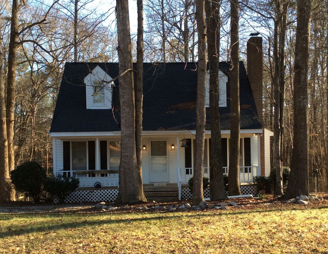 Primary Photo - Available 2/10/25-Charming 3-Bedroom, 2-Ba...