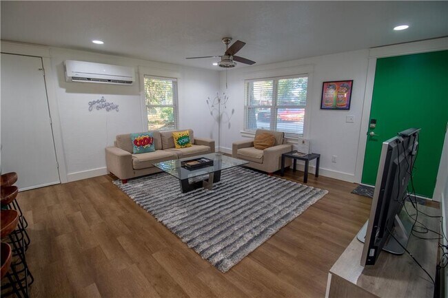 Foto del edificio - 1760 Pine Woods Rd