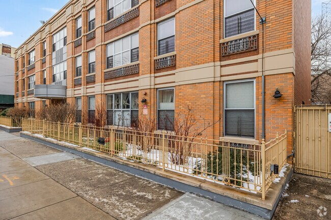 Foto del edificio - Manzione Red Hook Co-ops