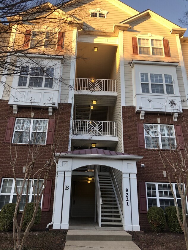 8221 Lenox Creekside Dr, Nashville, TN 37013 Condo for Rent in