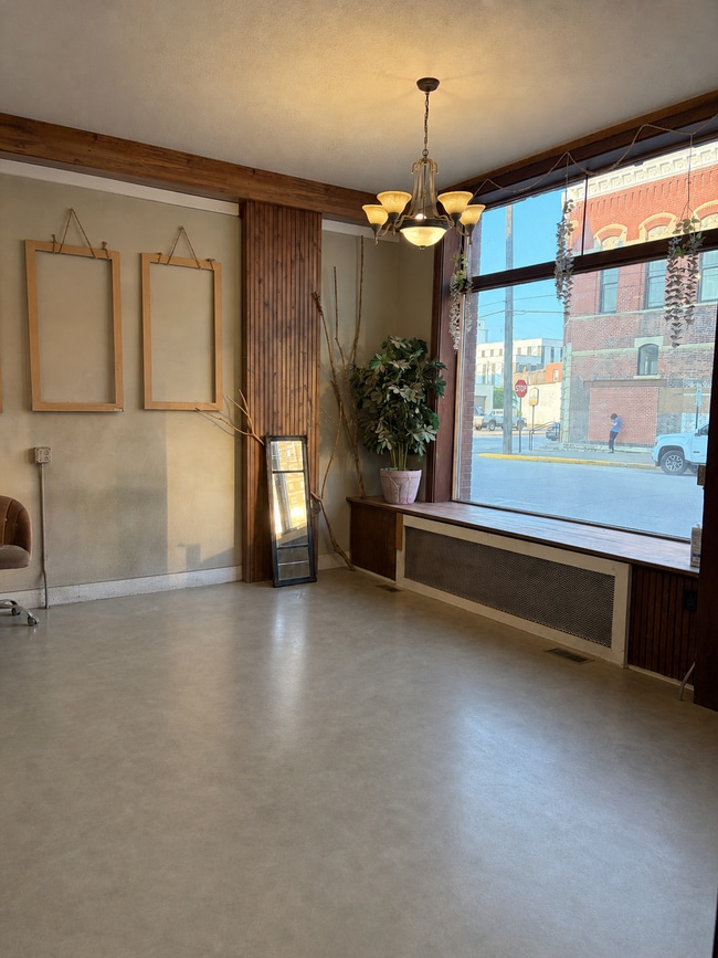 Building Photo - 159 Walnut St