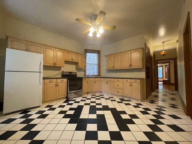 Building Photo - 2036 W Cortez St