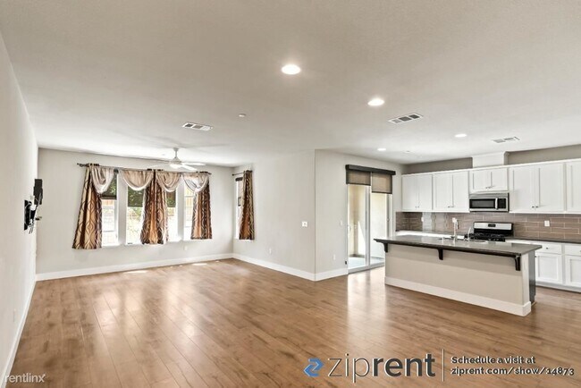 Foto del edificio - 3 br, 2.5 bath Townhome - 7 Rogers Lane, P...