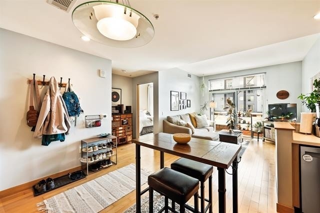 Foto del edificio - 309 W Washington Ave