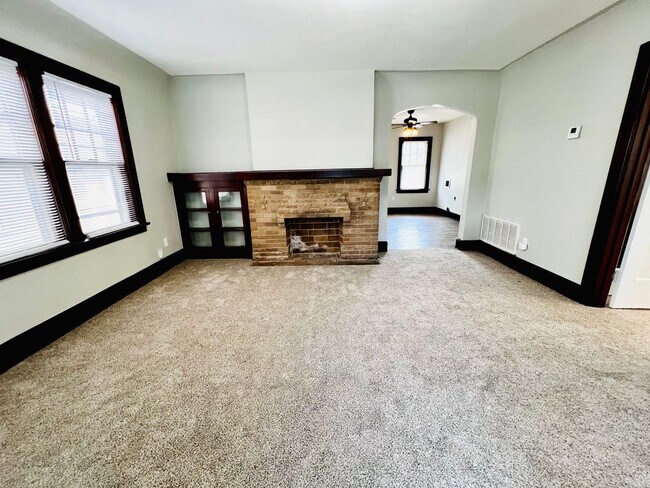 Building Photo - Cute 2BD 1BA Bungalow in NW OKC!!!