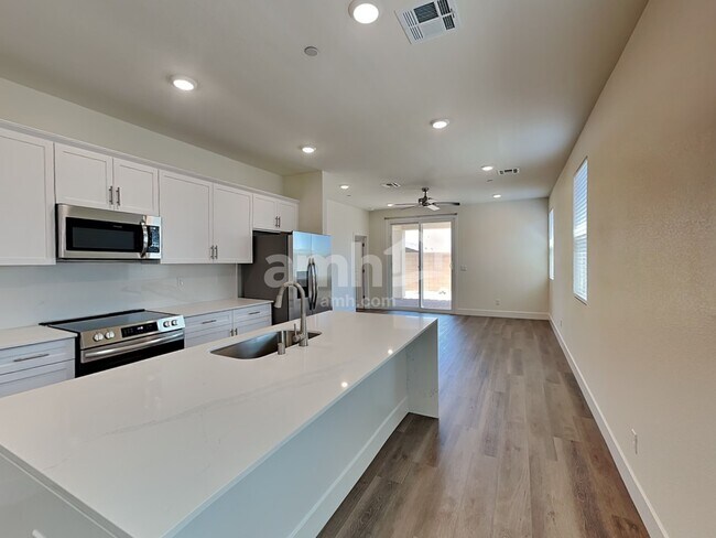 Foto del edificio - 530 Silverbell Fls Pl
