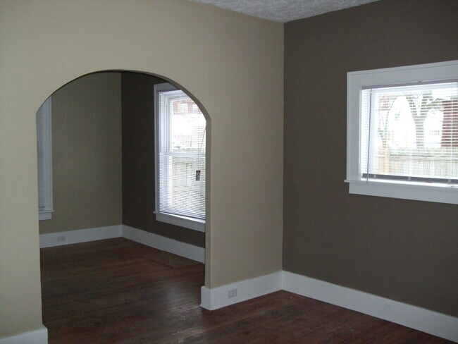 Comedor - 201 Fuller Ave NE