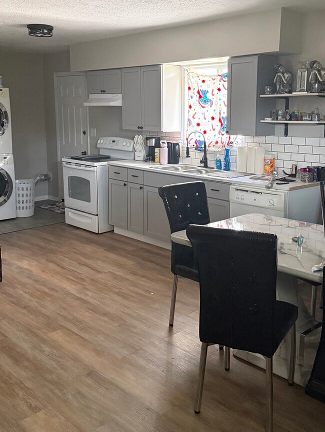 Foto del edificio - 320 S Roena St