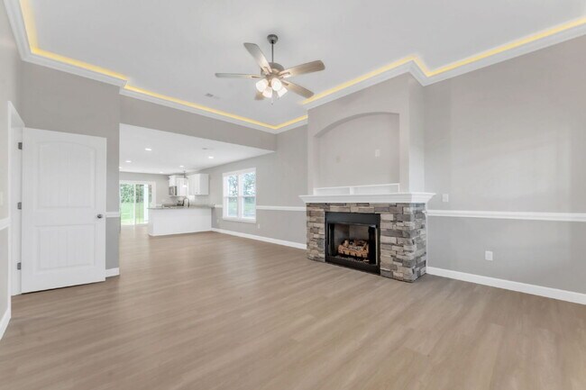 Building Photo - Modern 3-Bedroom Home with Granite Counter...