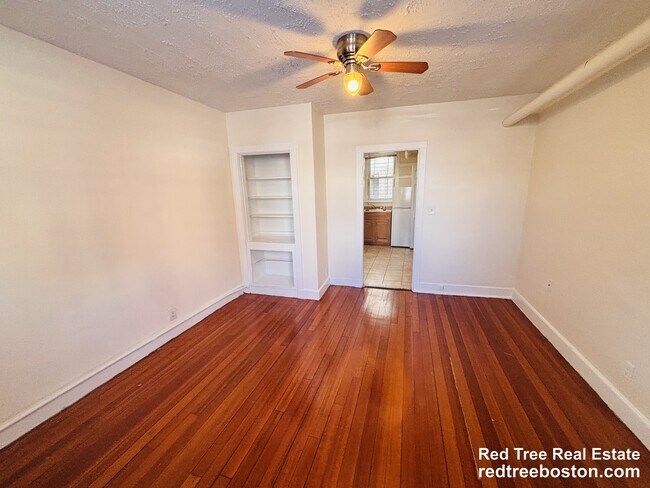 Building Photo - 524 Cambridge St