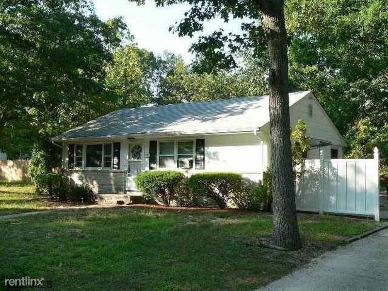 Primary Photo - 2 br, 1 bath House - 256 W.FATHER KEIS DR.