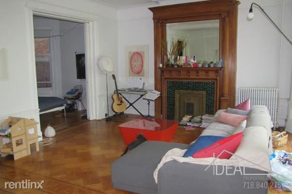 Building Photo - 946 President St