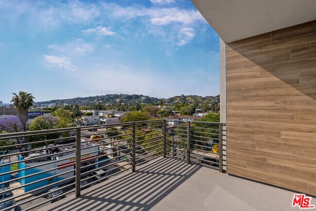 Foto del edificio - 7428 Santa Monica Blvd