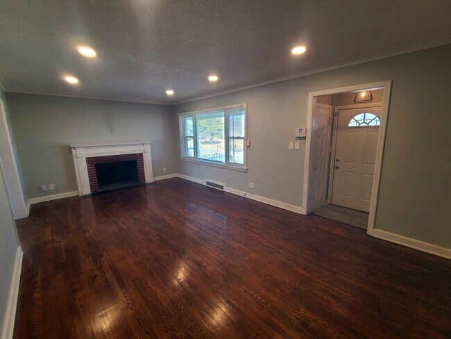 Building Photo - 5830 Paseo Blvd