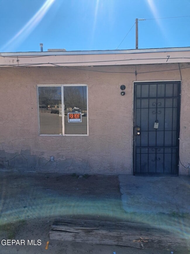 Building Photo - 623 NE Davis St