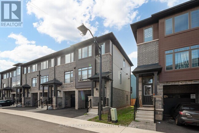 Photo du bâtiment - 575 Woodward Ave