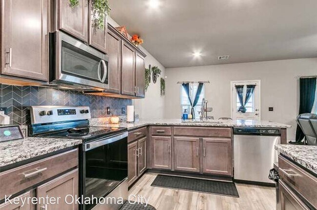 Building Photo - 5 br, 3 bath House - 1609 Maroon Dr
