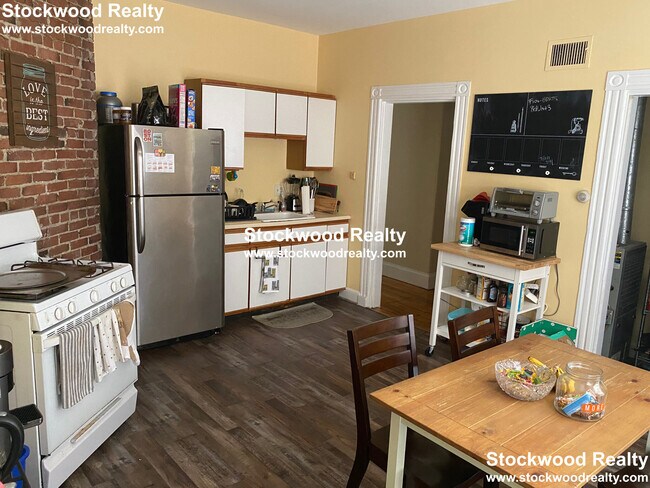 Building Photo - 861 Dorchester Ave