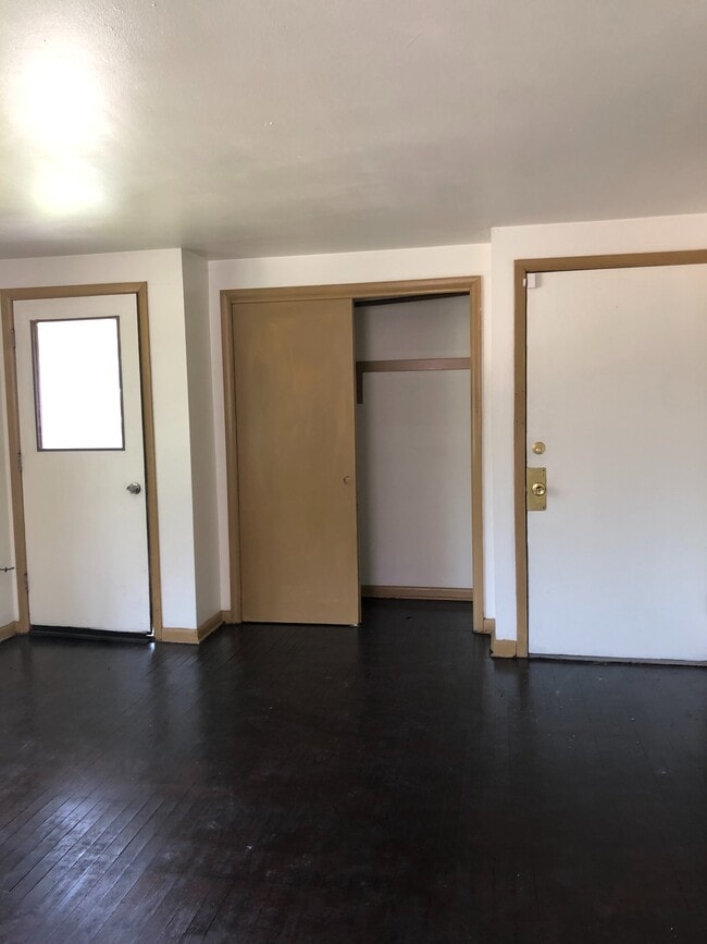 Building Photo - 7429 W Beckett Ave