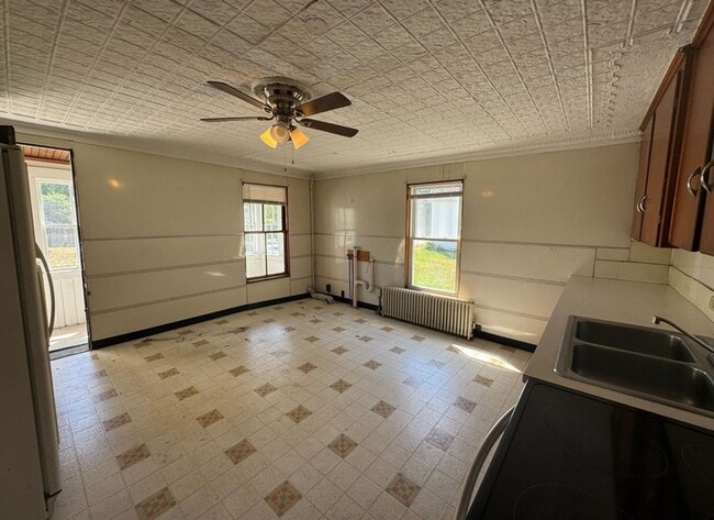 Building Photo - 12 Belding St